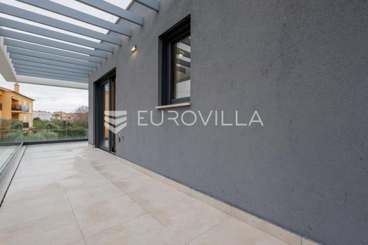 Istra, Pomer, unikatna, moderna villa 20 m od mora 417 m²