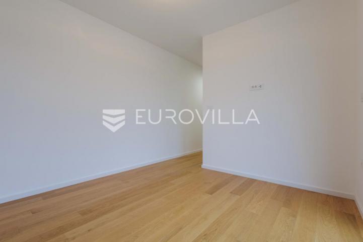 Istra, Pomer, unikatna, moderna villa 20 m od mora 417 m²