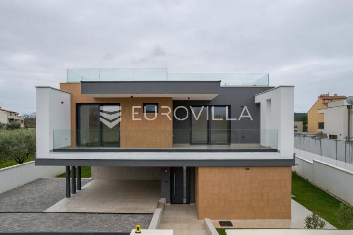 Istra, Pomer, unikatna, moderna villa 20 m od mora 322 m²