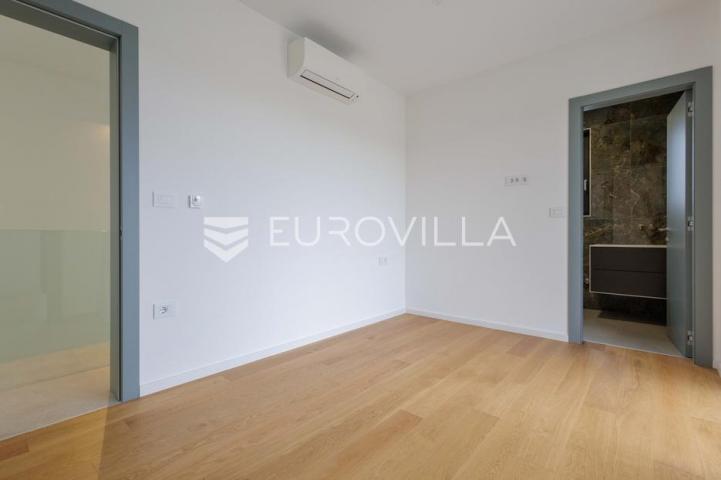 Istra, Pomer, unikatna, moderna villa 20 m od mora 322 m²