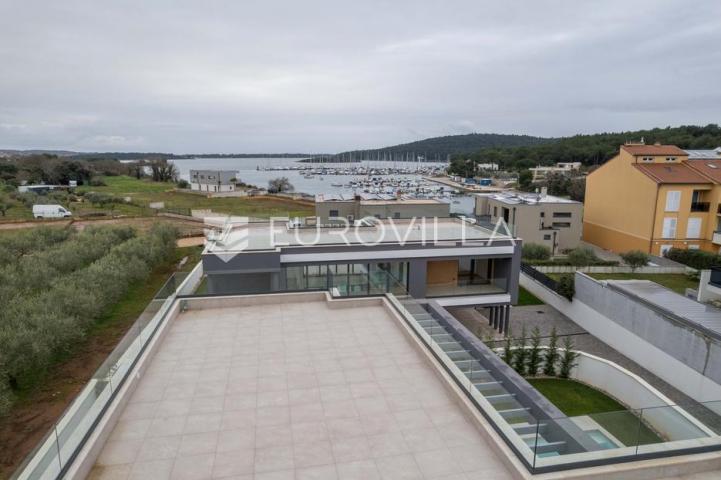Istra, Pomer, unikatna, moderna villa 20 m od mora 322 m²