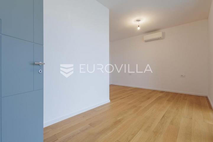 Istra, Pomer, unikatna, moderna villa 20 m od mora 322 m²