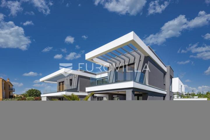 Istra, Pomer, unikatna, moderna villa 20 m od mora 322 m²