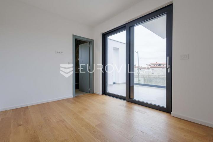 Istra, Pomer, unikatna, moderna villa 20 m od mora 322 m²