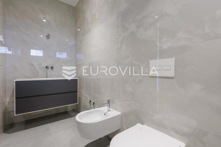 Istra, Pomer, unikatna, moderna villa 20 m od mora 322 m²