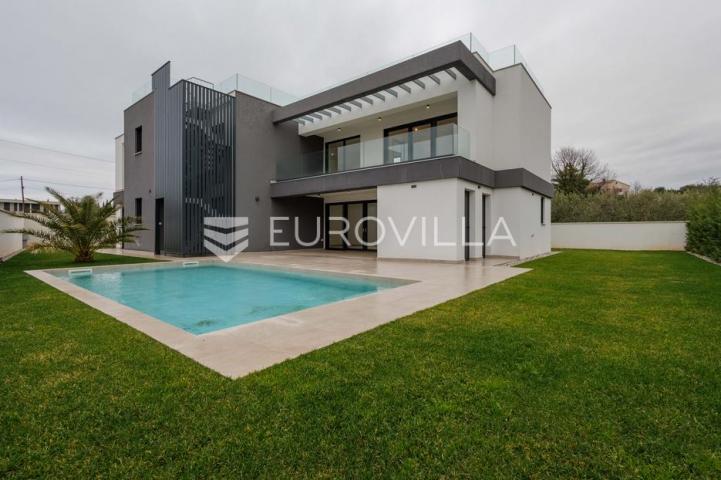 Istra, Pomer, unikatna, moderna villa 20 m od mora 322 m²