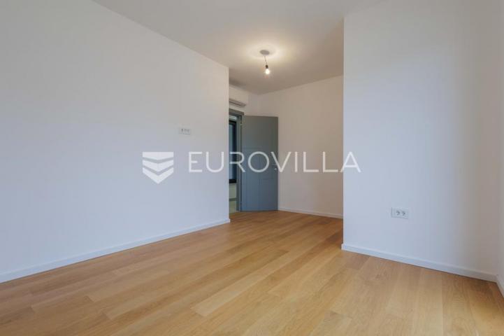 Istra, Pomer, unikatna, moderna villa 20 m od mora 322 m²