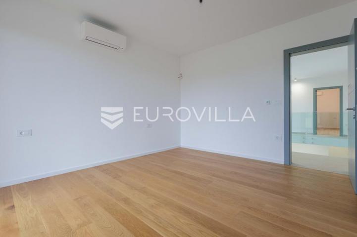 Istra, Pomer, unikatna, moderna villa 20 m od mora 322 m²