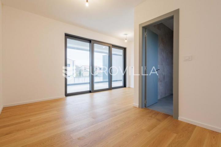 Istra, Pomer, unikatna, moderna villa 20 m od mora 322 m²
