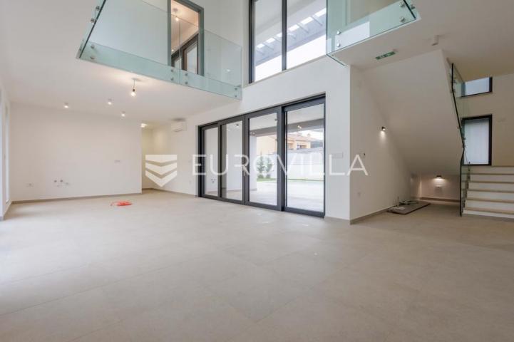 Istra, Pomer, unikatna, moderna villa 20 m od mora 322 m²