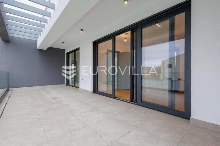 Istra, Pomer, unikatna, moderna villa 20 m od mora 322 m²