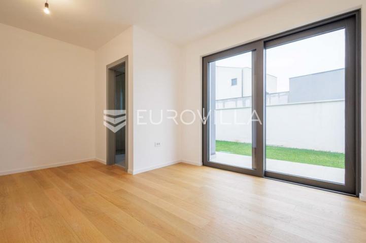 Istra, Pomer, unikatna, moderna villa 20 m od mora 322 m²