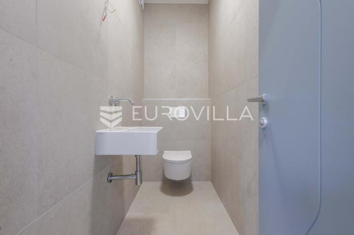 Istra, Pomer, unikatna, moderna villa 20 m od mora 322 m²