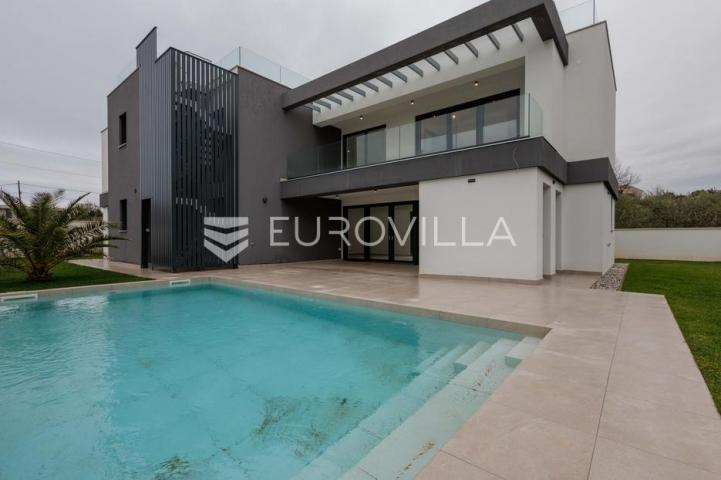 Istra, Pomer, unikatna, moderna villa 20 m od mora 322 m²