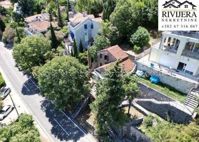 Na prodaju kuća za renoviranje u prvom redu do mora Boka Kotorska