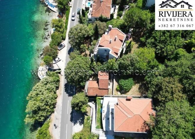 Na prodaju kuća za renoviranje u prvom redu do mora Boka Kotorska