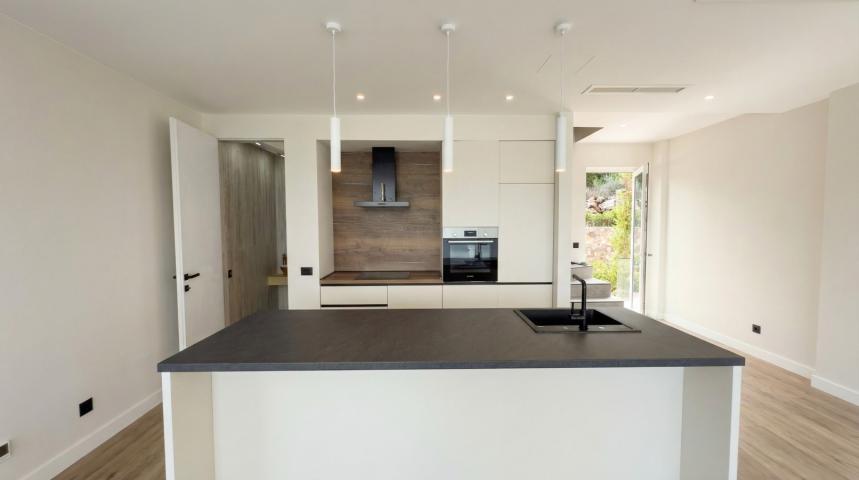 Luksuzni Loft Apartman 157 m² sa Panoramskim Pogledom – Krašići, Tivat