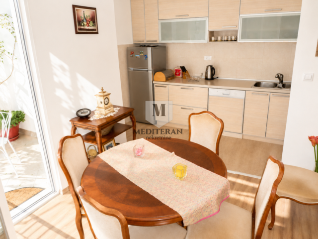 Herceg Novi – Topla2, trosoban stan površine 94m2 sa panoramskim pogledom na more