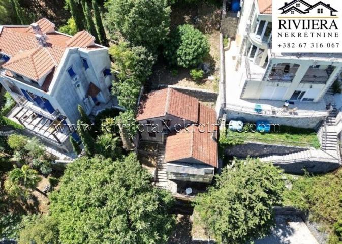 Na prodaju kuća za renoviranje u prvom redu do mora Boka Kotorska