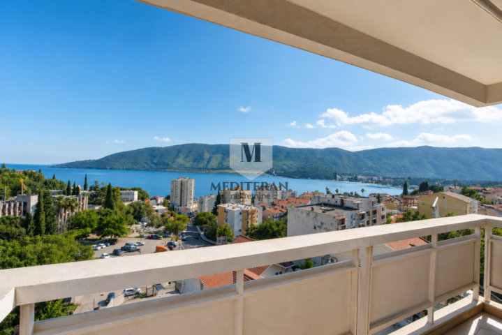 Herceg Novi – Topla2, trosoban stan površine 94m2 sa panoramskim pogledom na more
