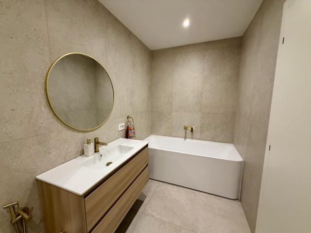 Prodaja, Kuća, 220m2 , Tivat