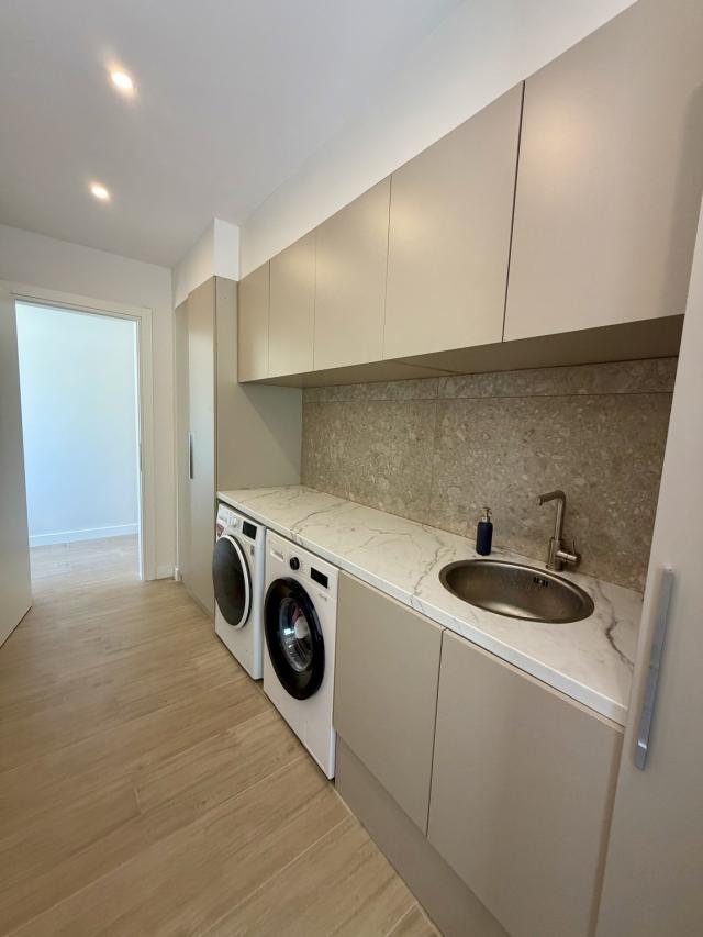 Prodaja, Kuća, 220m2 , Tivat