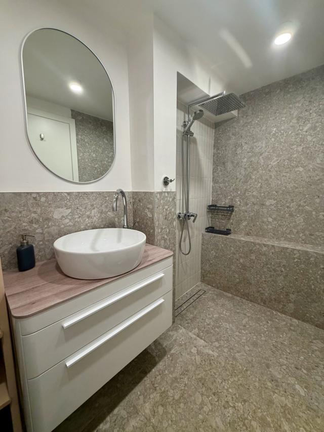 Prodaja, Kuća, 220m2 , Tivat