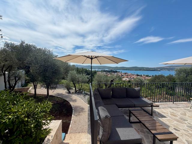 Prodaja, Kuća, 220m2 , Tivat