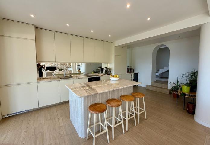 Prodaja, Kuća, 220m2 , Tivat