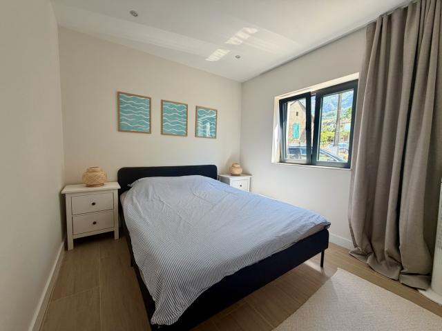 Prodaja, Kuća, 220m2 , Tivat