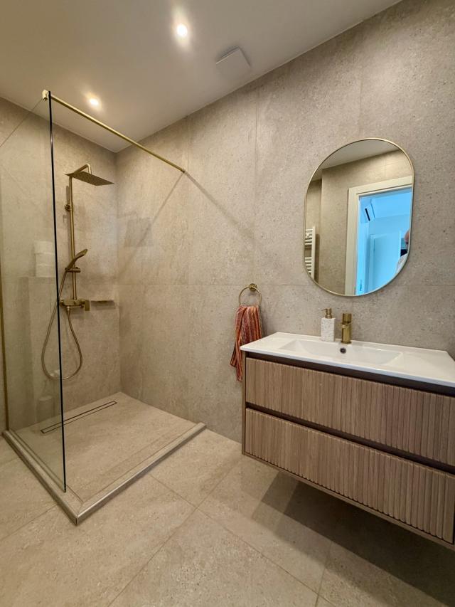 Prodaja, Kuća, 220m2 , Tivat