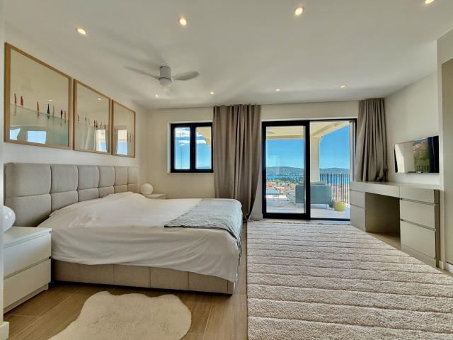 Prodaja, Kuća, 220m2 , Tivat
