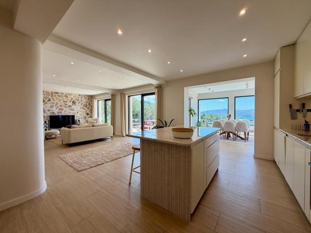 Prodaja, Kuća, 220m2 , Tivat