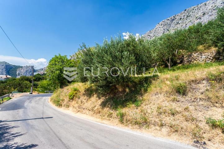 Omiš, Borak, građevinsko zemljište s pogledom na more, ukupne površine 878 m²