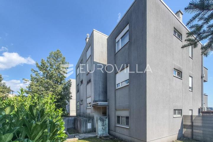 Sveta Nedelja, Hoto vile, dvosoban stan s terasom i parkirnim mjestom, 57.69 m²