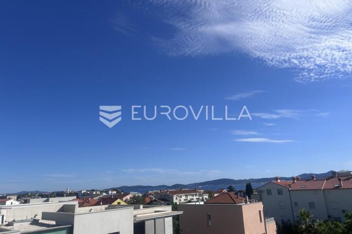 Zadar, Borik, moderan trosoban stan s pogledom na more