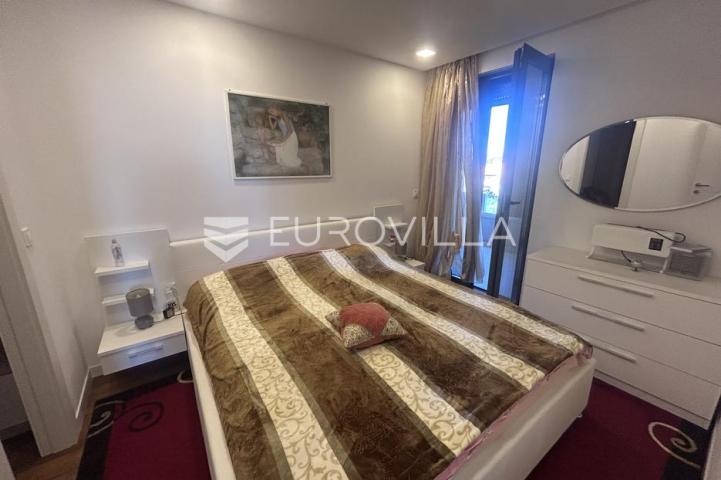 Zadar, Borik, moderan trosoban stan s pogledom na more