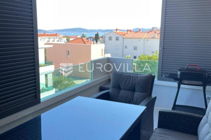 Zadar, Borik, moderan trosoban stan s pogledom na more
