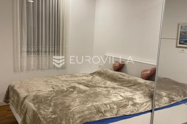 Zadar, Borik, moderan trosoban stan s pogledom na more