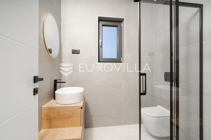 Zadar, Privlaka, penthouse s pogledom na more, 90,50 m²
