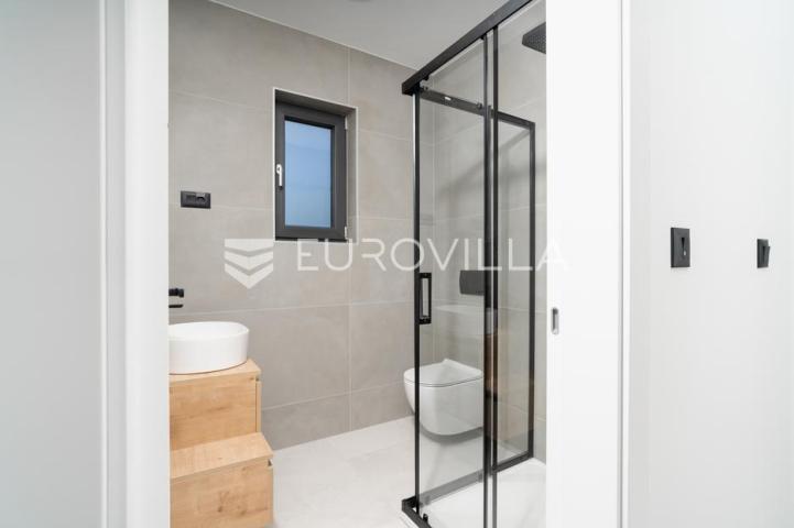 Zadar, Privlaka, penthouse s pogledom na more, 90,50 m²