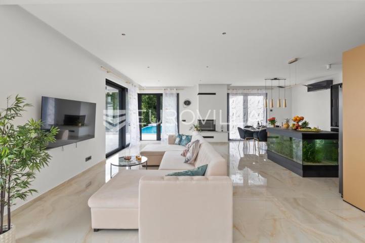 Opatija okolica, Mihotići, luksuzna vila 342 m² s infinity bazenom i wellnessom