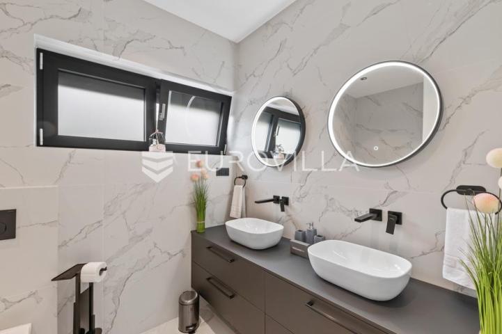 Opatija okolica, Mihotići, luksuzna vila 342 m² s infinity bazenom i wellnessom
