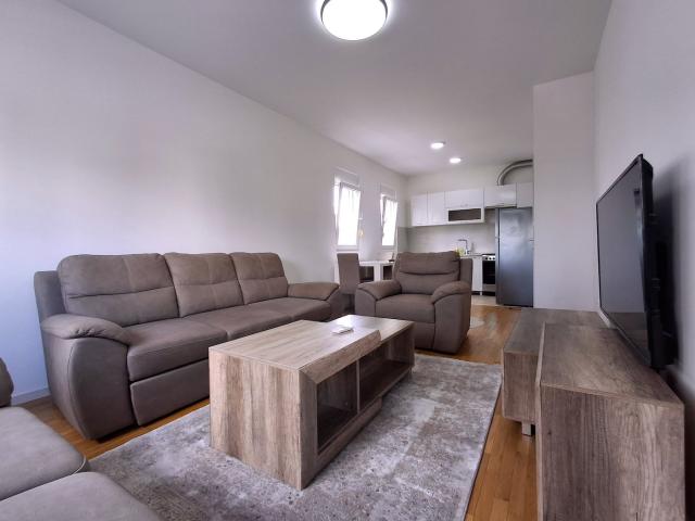 Jednosoban namješten stan, 47m2, Stari aerodrom, Podgorica