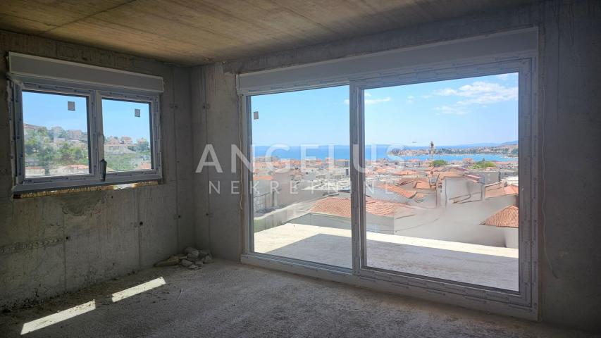 Strožanac, Podstrana - trosoban stan PENTHOUSE, 2 parkinga PRODAJA