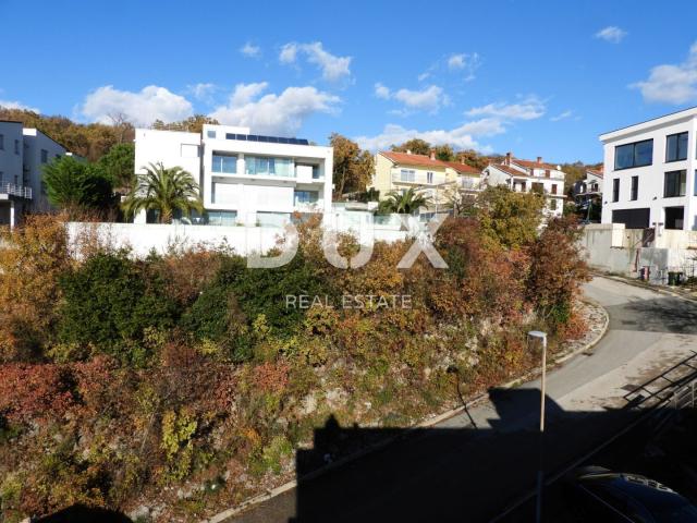 OPATIJA, PAVLOVAC- građevinsko zemljište 1420 m2 s panoramskim pogledom na more za stambenu zgradu-s