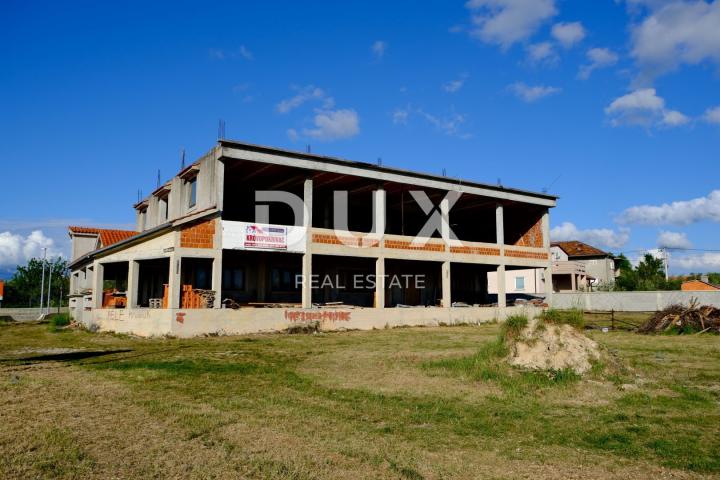 ZADAR, POLJICA BRIG - Neponovljiva prilika! Stambeno-poslovna zgrada s ogromnim dvorištem. 