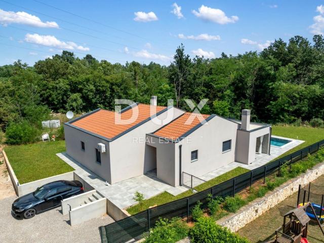 ISTRA, LABIN - Kuća s bazenom na rubu naselja