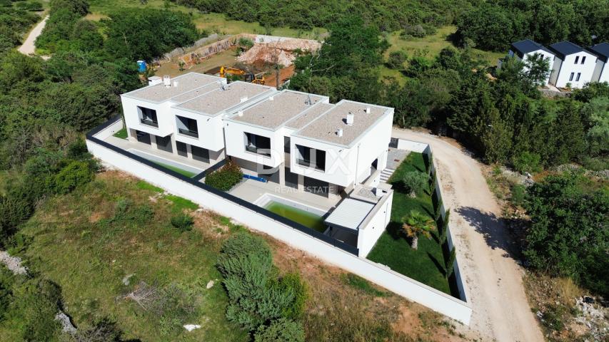 ZADAR, ZATON -  Luksuzna Dvojna Vila s Grijanim Bazenom, Saunom i Teretanom! Novogradnja! A1