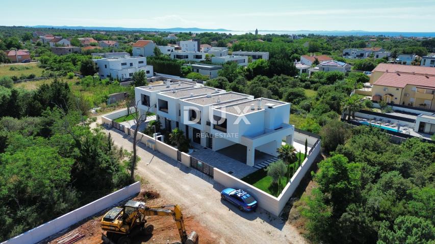  ZADAR, ZATON -  Luksuzna Dvojna Vila s Grijanim Bazenom, Saunom i Teretanom! Novogradnja! B1